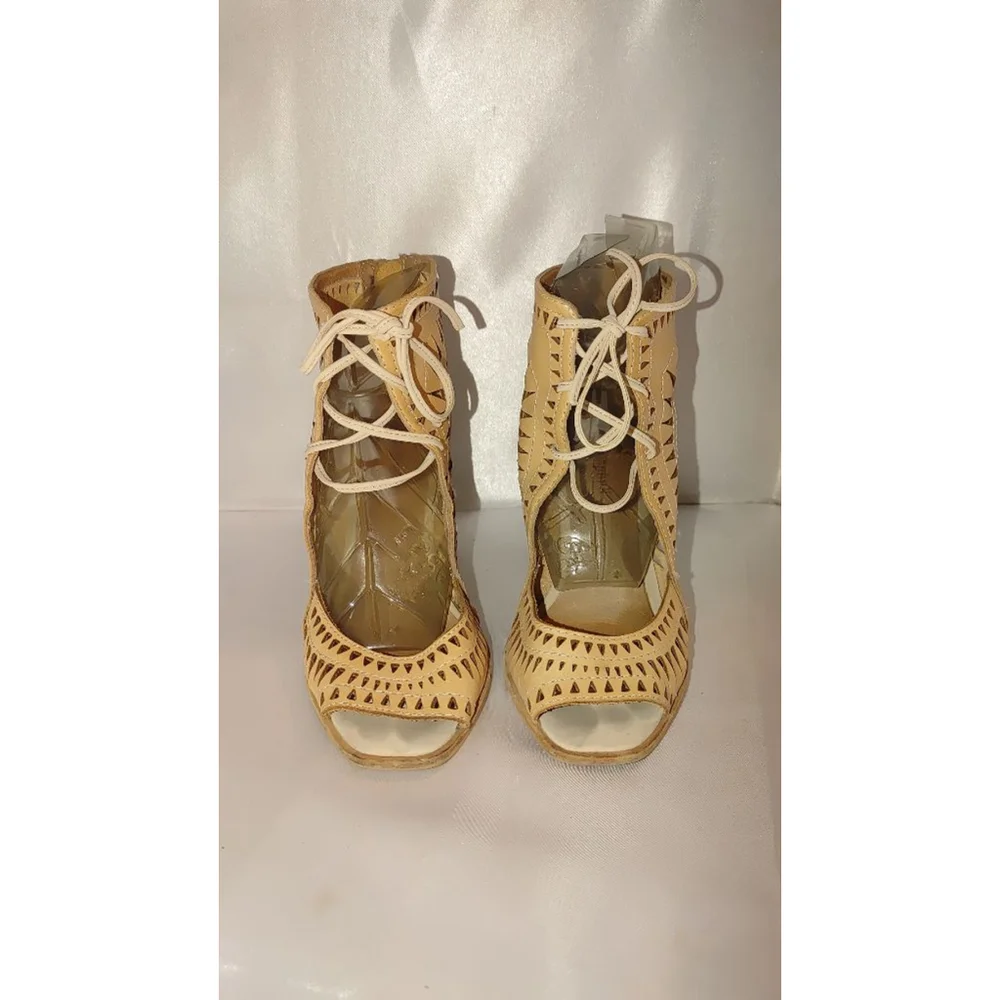 Jeffrey Campbell Rodillo Lace Ups Size 7.5